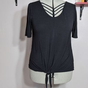 Black t-shirt with tie in front